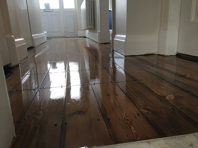 wood-floor-sanding-3-kireth-ai