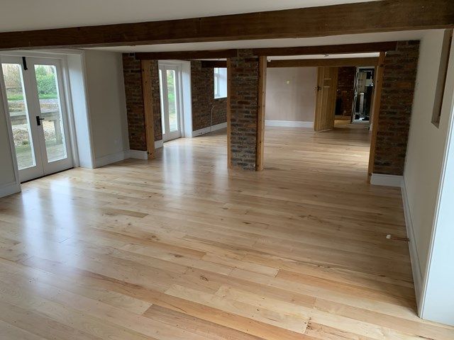images/woodfloor/maple-floor-sanding/slider/mable-floor-sanding-4-kireth-ai.jpeg